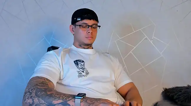 NoahhBrown online show from January 13, 3:45 am