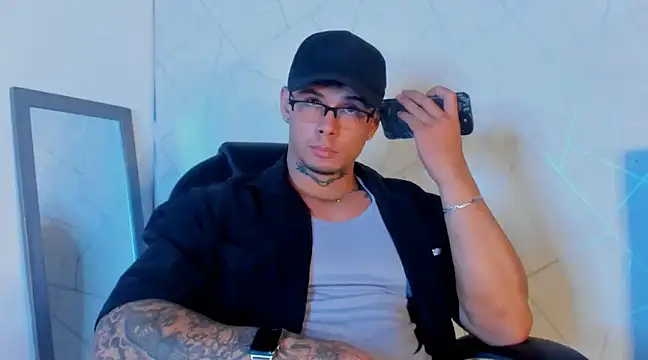 NoahhBrown online show from February 9, 2:17 am