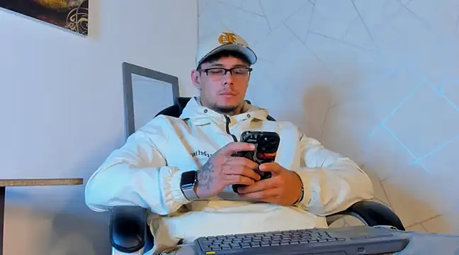 NoahhBrown online show from February 23, 3:35 am