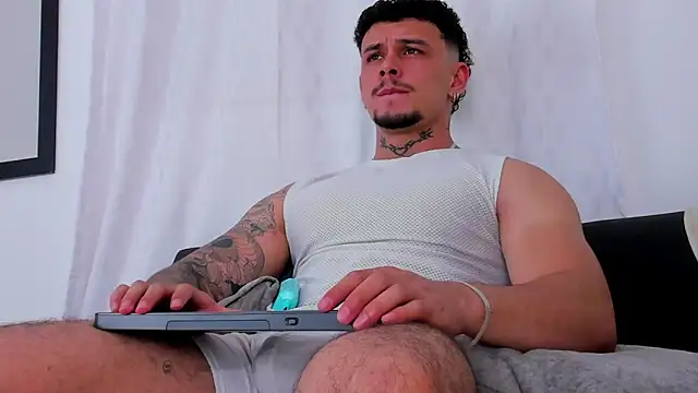 NoahhBrown online show from May 29, 1:58 am