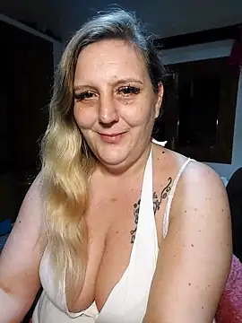 BecciDeluxe online show from November 26, 10:55 pm