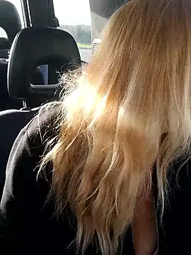 BecciDeluxe online show from January 12, 3:17 pm