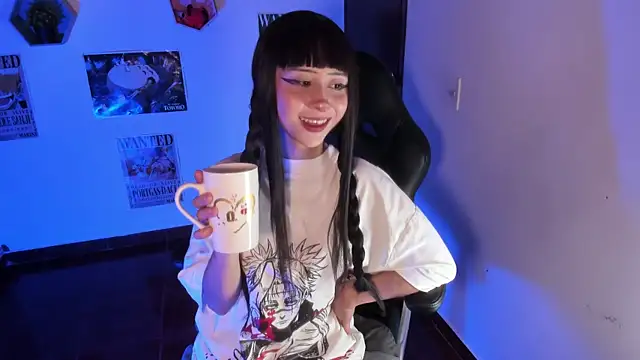 Snapshot of MonxxsLove chatting on May 11, 4:18 am MonxxsLove online show from May 11, 4:18 am