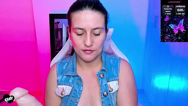 Saskyaa online show from November 30, 2:43 pm