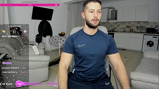 Snapshot of ZackFraser chatting on January 11, 5:10 am ZackFraser online show from January 11, 5:10 am