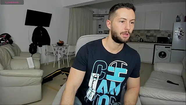 Snapshot of ZackFraser chatting on January 19, 5:05 am ZackFraser online show from January 19, 5:05 am