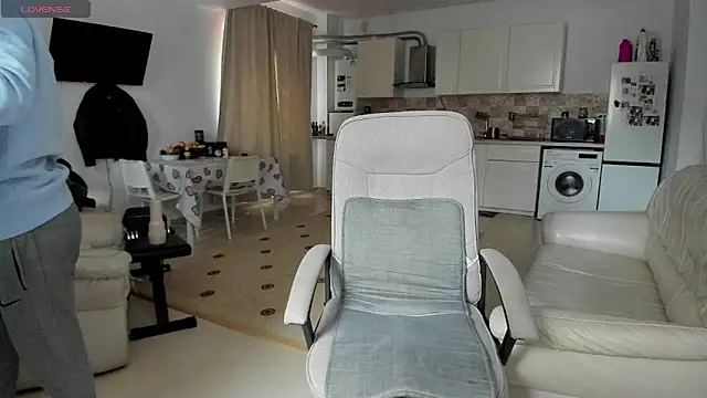 Snapshot of ZackFraser chatting on October 4, 9:29 am ZackFraser online show from October 4, 9:29 am