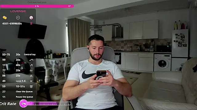 Snapshot of ZackFraser chatting on November 15, 8:33 am ZackFraser online show from November 15, 8:33 am