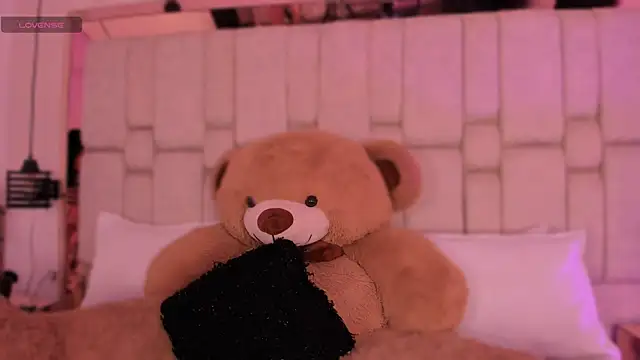 Kleverly Manson1 online show from March 20, 4:06 am