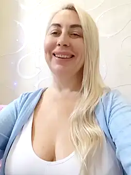 Snapshot of HotJanet chatting on January 3, 6:24 pm HotJanet online show from January 3, 6:24 pm