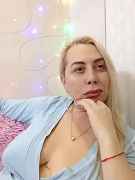 Snapshot of HotJanet chatting on January 9, 6:36 pm HotJanet online show from January 9, 6:36 pm