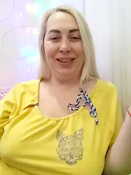 Snapshot of HotJanet chatting on January 13, 3:26 pm HotJanet online show from January 13, 3:26 pm