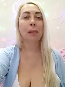 Snapshot of HotJanet chatting on January 13, 6:27 pm HotJanet online show from January 13, 6:27 pm