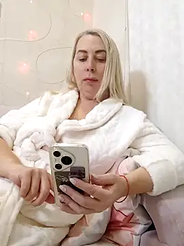 Snapshot of HotJanet chatting on January 21, 8:00 pm HotJanet online show from January 21, 8:00 pm