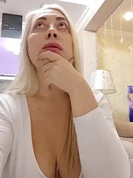 Snapshot of HotJanet chatting on January 27, 5:04 pm HotJanet online show from January 27, 5:04 pm