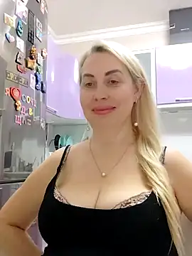 Snapshot of HotJanet chatting on March 16, 4:12 pm HotJanet online show from March 16, 4:12 pm