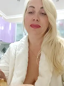 Snapshot of HotJanet chatting on October 24, 7:54 pm HotJanet online show from October 24, 7:54 pm