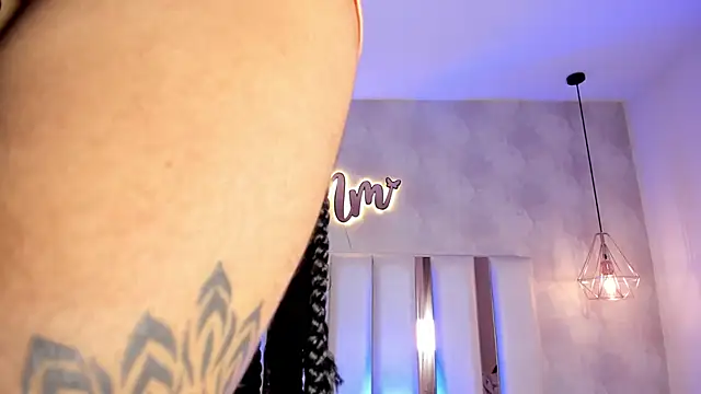 Nicolemorelli2 online show from February 20, 1:30 pm