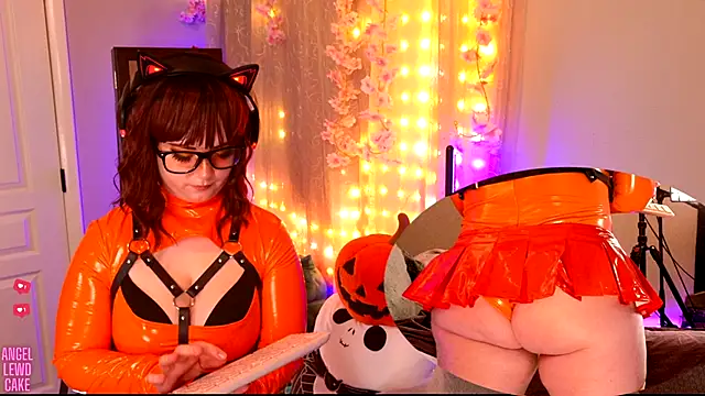 Angel-Lewd-Cake online show from October 19, 6:03 am