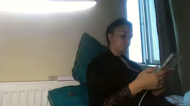 Linusya online show from September 9, 2:49 pm