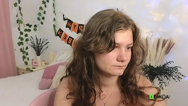 Snapshot of Charlotte_wow chatting on October 17, 6:54 pm Charlotte wow online show from October 17, 6:54 pm