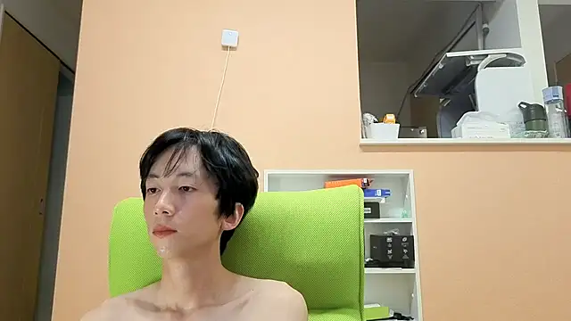 Snapshot of freeeeeessssss111 chatting on November 4, 4:11 am freeeeeessssss111 online show from November 4, 4:11 am