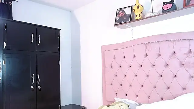 hannnasmith online show from December 5, 6:00 pm