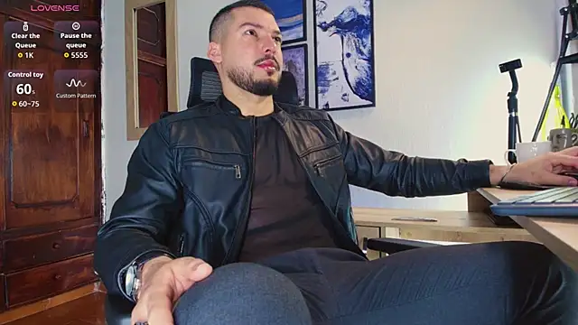 Snapshot of HenryBenso chatting on November 3, 10:05 am HenryBenso online show from November 3, 10:05 am