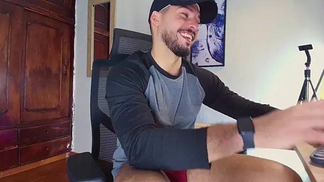 Snapshot of HenryBenso chatting on November 9, 5:00 pm HenryBenso online show from November 9, 5:00 pm