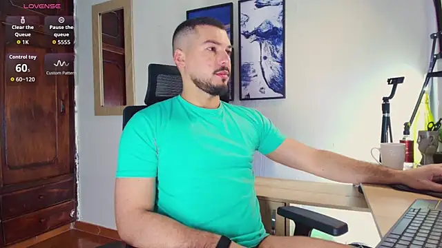 Snapshot of HenryBenso chatting on November 12, 10:04 am HenryBenso online show from November 12, 10:04 am