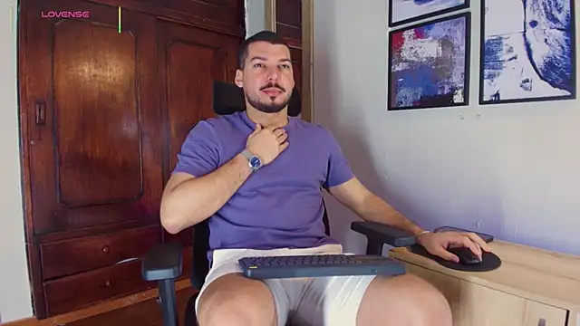 Snapshot of HenryBenso chatting on November 28, 7:27 pm HenryBenso online show from November 28, 7:27 pm