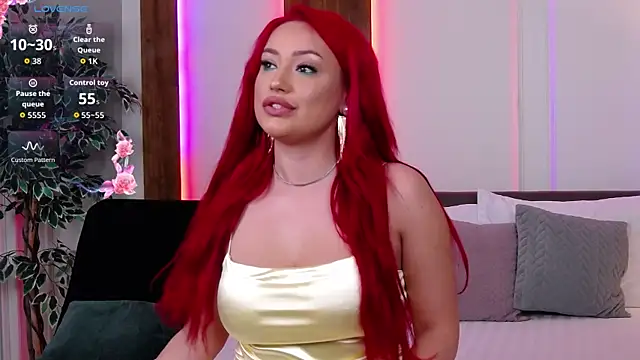 Snapshot of EmyHilton chatting on October 13, 5:29 am EmyHilton online show from October 13, 5:29 am