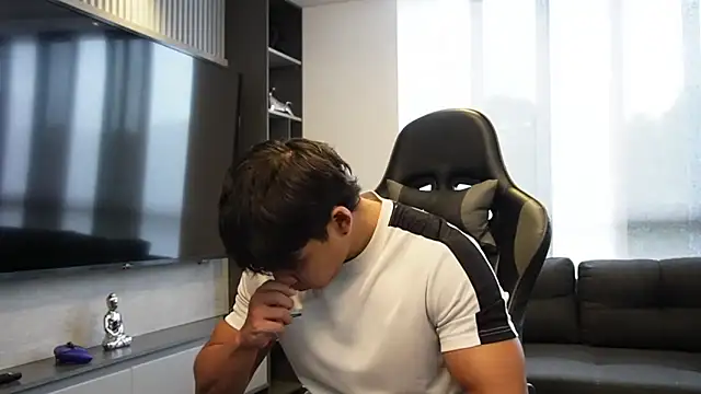 Bray Kevin online show from April 17, 7:06 pm