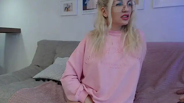 Snapshot of Nurse_Doc chatting on November 10, 4:22 am Nurse Doc online show from November 10, 4:22 am