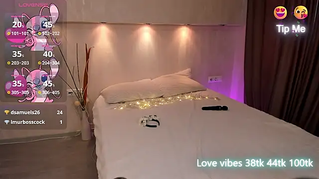 Snapshot of Tracy-Taylor chatting on March 6, 3:35 am Tracy-Taylor online show from March 6, 3:35 am