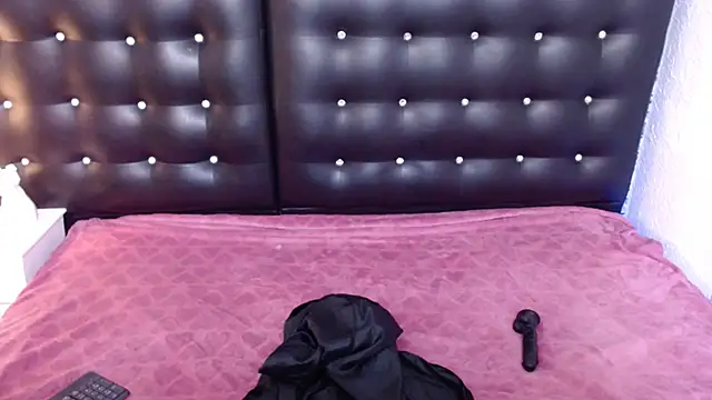 Snapshot of Mrs_booty chatting on February 1, 7:23 pm Mrs booty online show from February 1, 7:23 pm