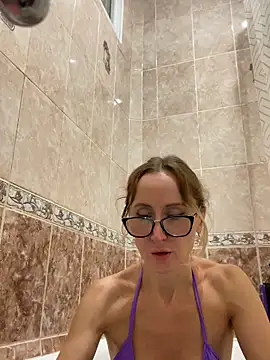 LauraDavis online show from December 19, 6:15 pm