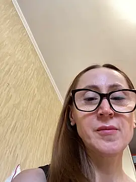 LauraDavis online show from April 17, 9:34 am