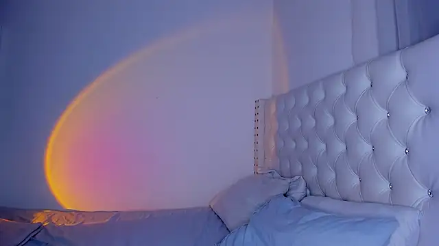 Snapshot of IsabelaVanegas_ chatting on February 9, 5:08 am IsabelaVanegas online show from February 9, 5:08 am