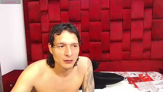 Snapshot of Couple_No_Limits chatting on November 4, 1:54 pm Couple No Limits online show from November 4, 1:54 pm