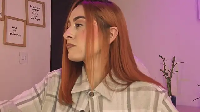 Snapshot of Tiarha chatting on November 6, 4:35 am Tiarha online show from November 6, 4:35 am