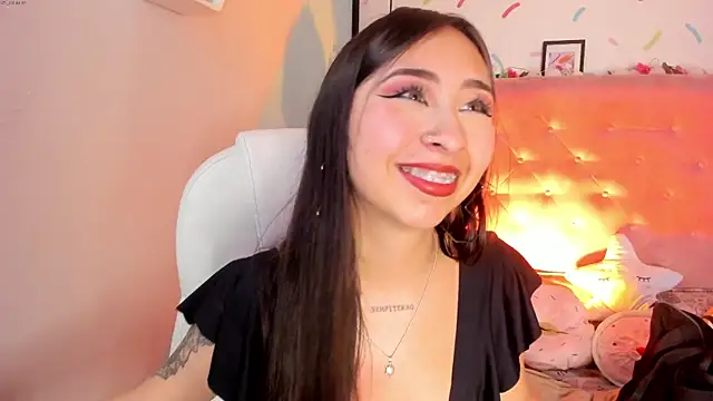 Snapshot of _cloe_martinez chatting on January 24, 9:47 pm cloe martinez online show from January 24, 9:47 pm