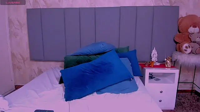 Snapshot of JulianaMiller chatting on February 28, 3:48 am JulianaMiller online show from February 28, 3:48 am