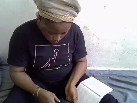 Crystal  Gee online show from January 30, 8:01 am