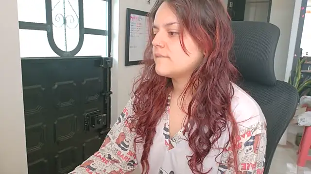 Scarletleon77 online show from May 19, 2:12 pm