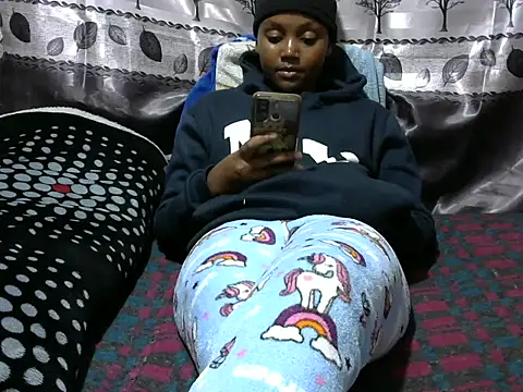 Snapshot of Sweet_kelsiey chatting on March 17, 9:13 pm Sweet kelsiey online show from March 17, 9:13 pm