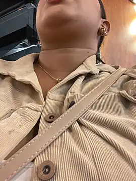 Snapshot of PUSHYLATE chatting on February 22, 11:13 pm PUSHYLATE online show from February 22, 11:13 pm