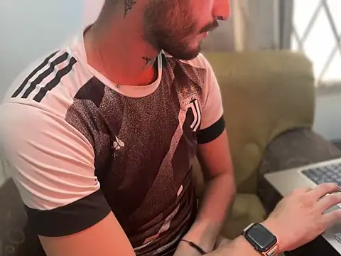 Snapshot of axel_giracr chatting on December 16, 10:03 pm axel giracr online show from December 16, 10:03 pm