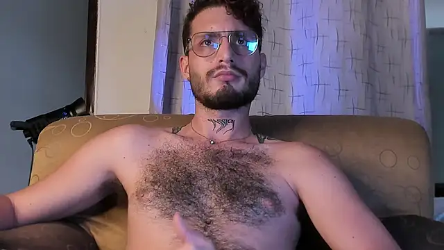 Snapshot of axel_giracr chatting on March 5, 10:54 pm axel giracr online show from March 5, 10:54 pm