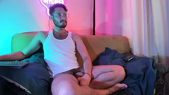 Snapshot of axel_giracr chatting on November 17, 6:35 pm axel giracr online show from November 17, 6:35 pm